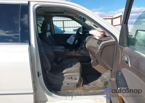 2015 GMC Yukon Xl 1500 Denali z USA, uszkodzony, nr VIN 1GKS2JKJXFR553732